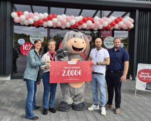 Spendenübergabe von Rossmann in Höhe von 2000 Euro